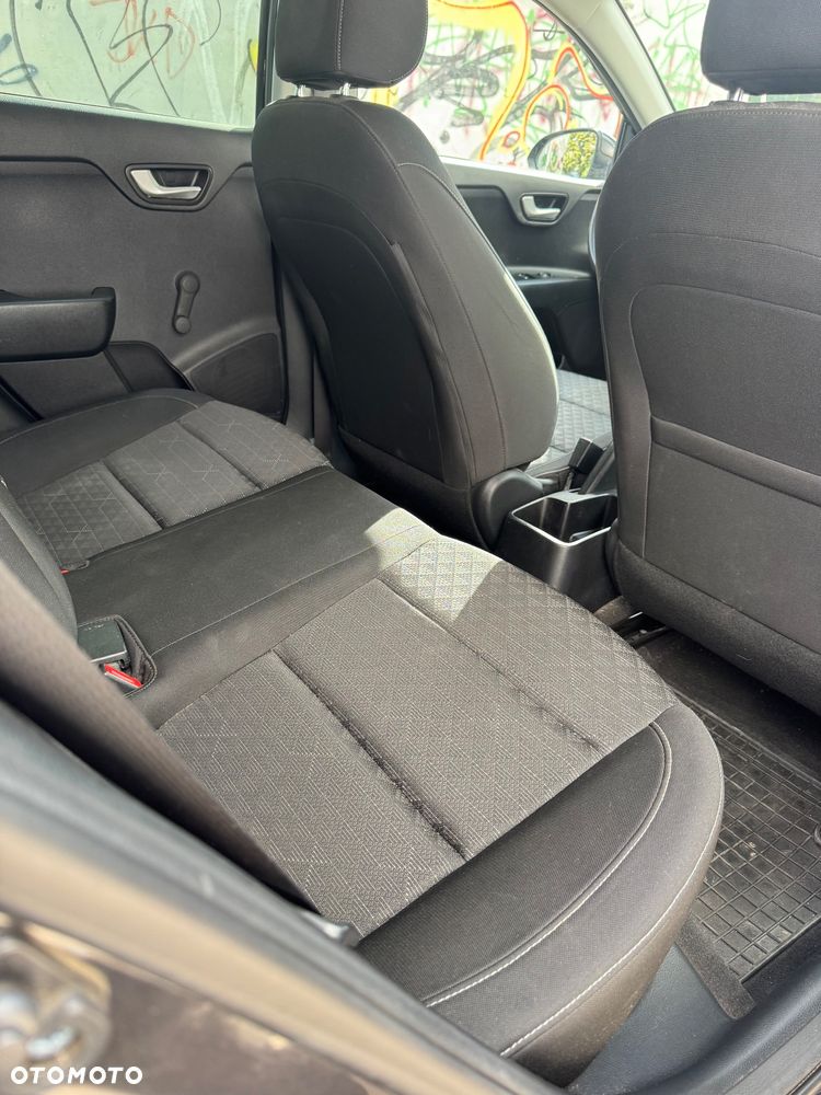 Kia Rio 1.4 M - 10