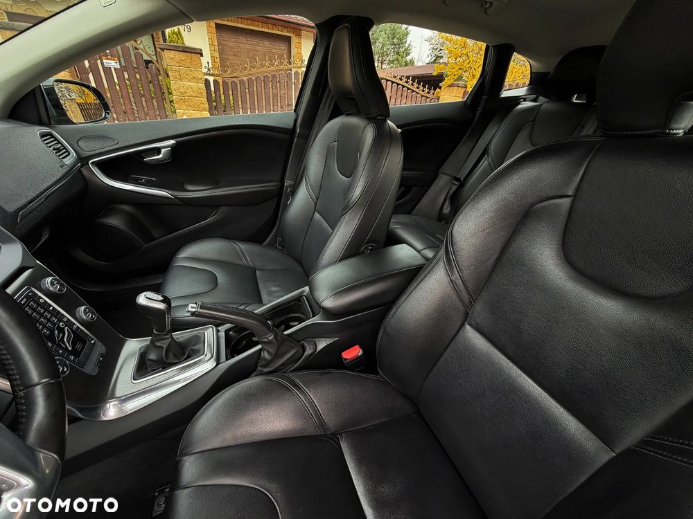 Volvo V40 D3 Summum - 25