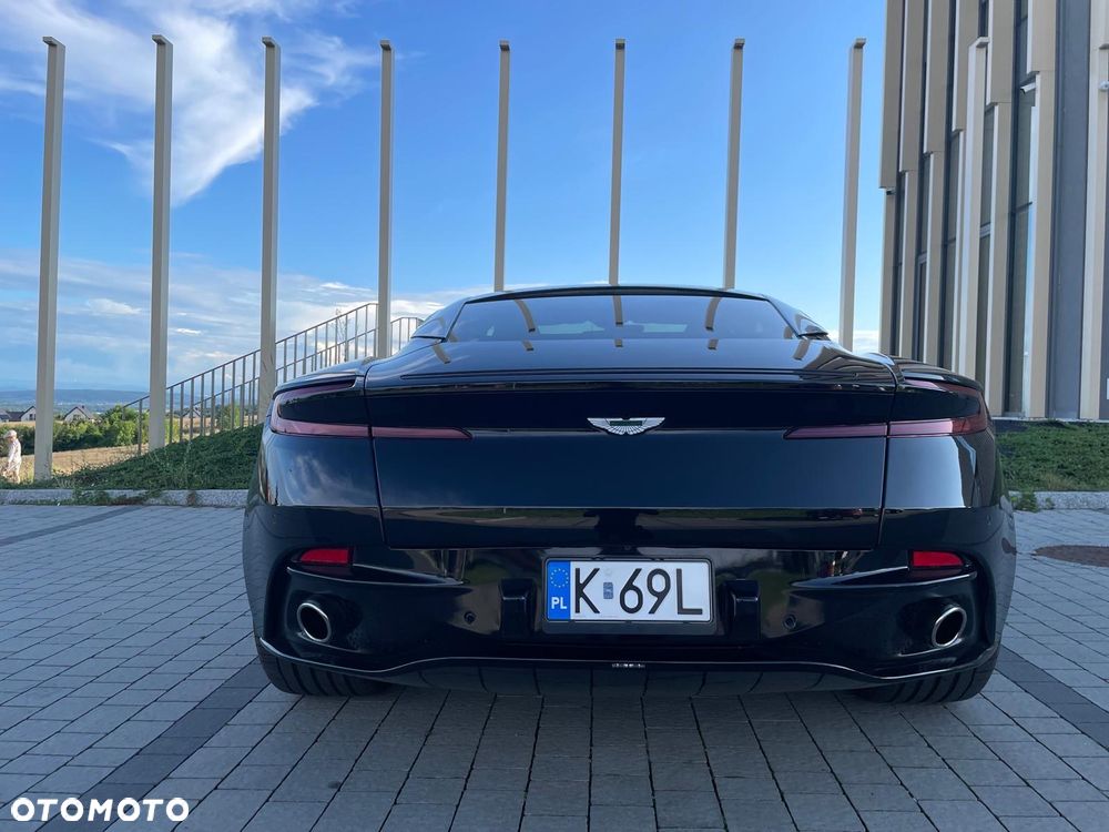 Aston Martin DB11 V12 Coupe - 3