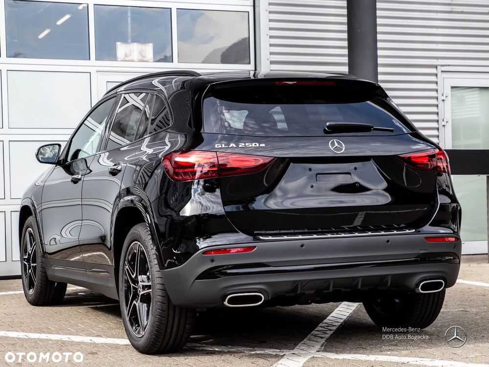 Mercedes-Benz GLA 250 e PHEV AMG Line 8G-DCT - 5