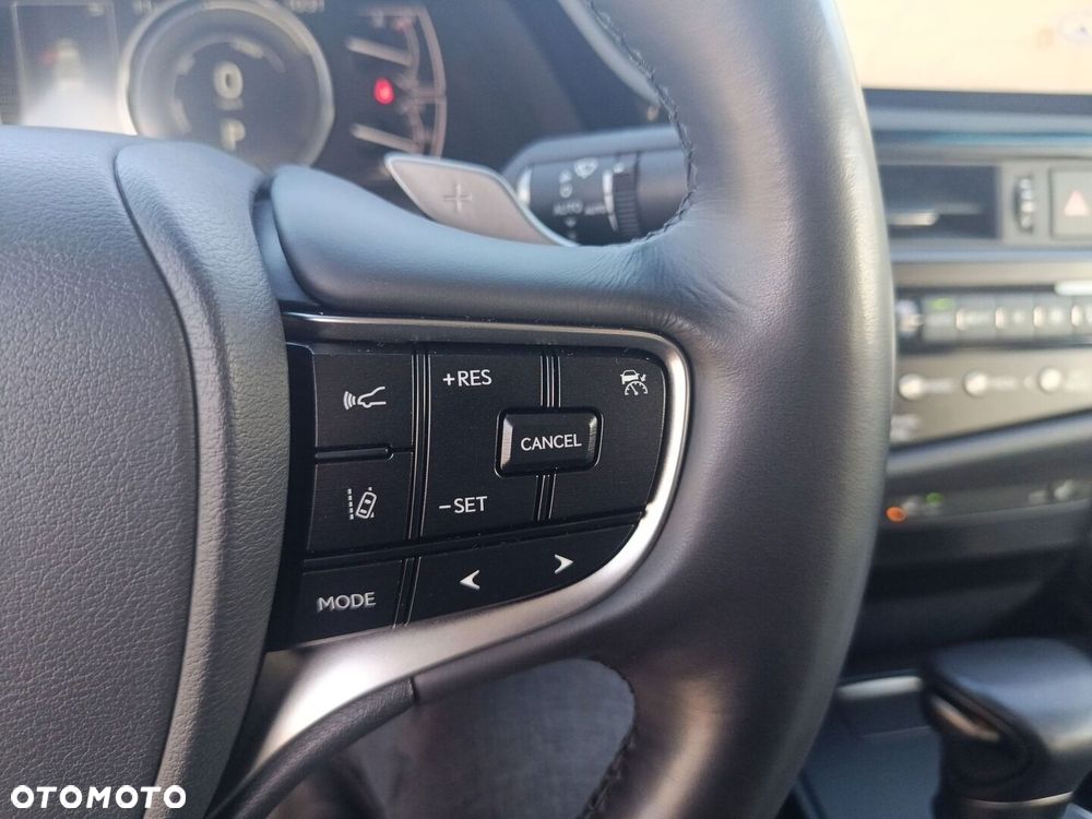 Lexus ES 300h Business Edition - 26