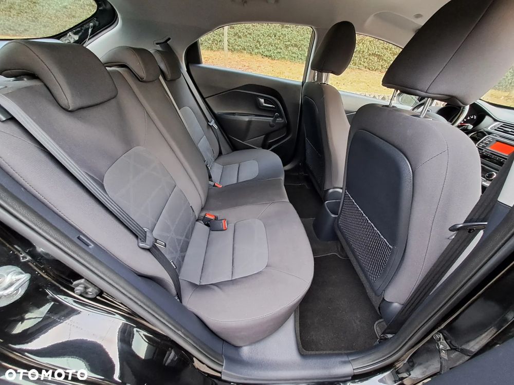 Kia Rio - 8