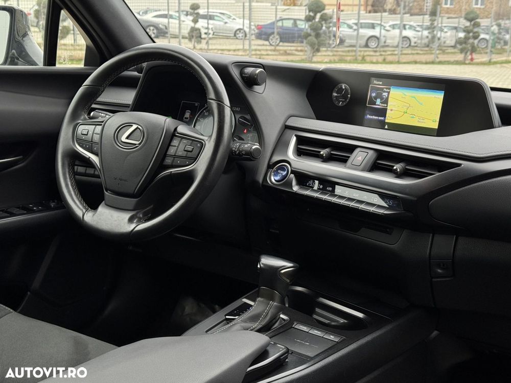 Lexus UX - 7