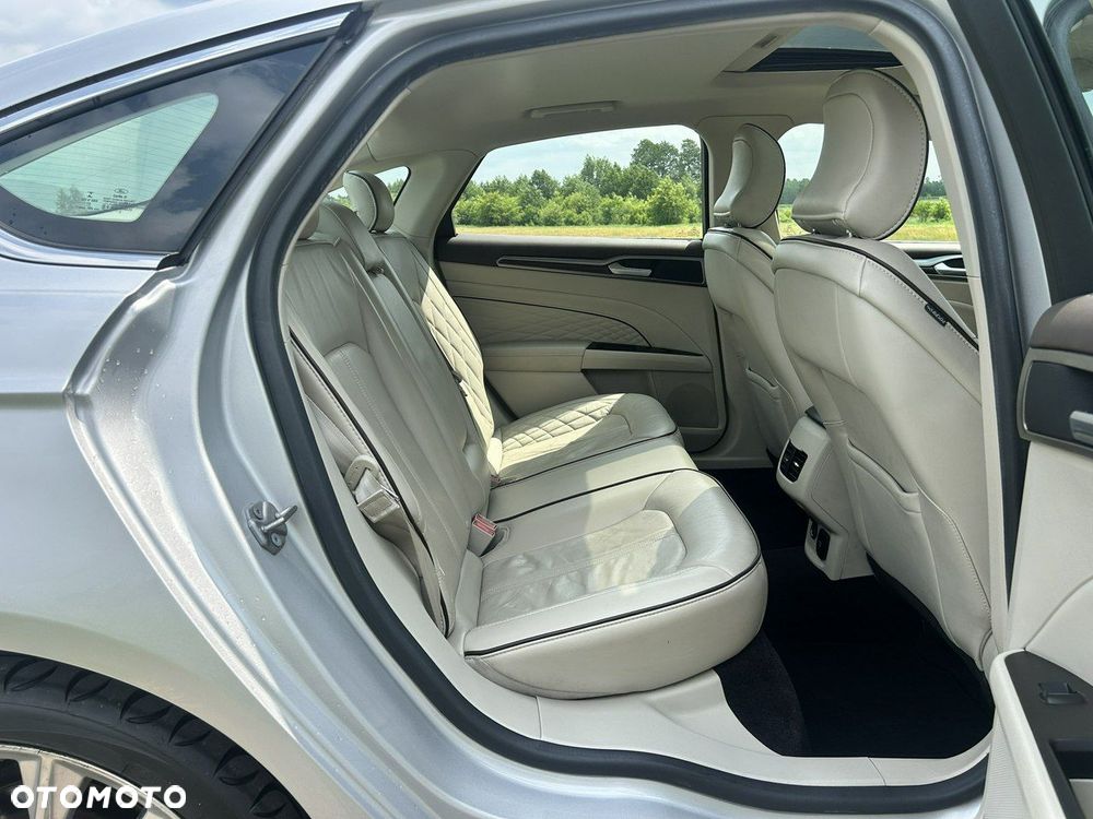 Ford Fusion - 15