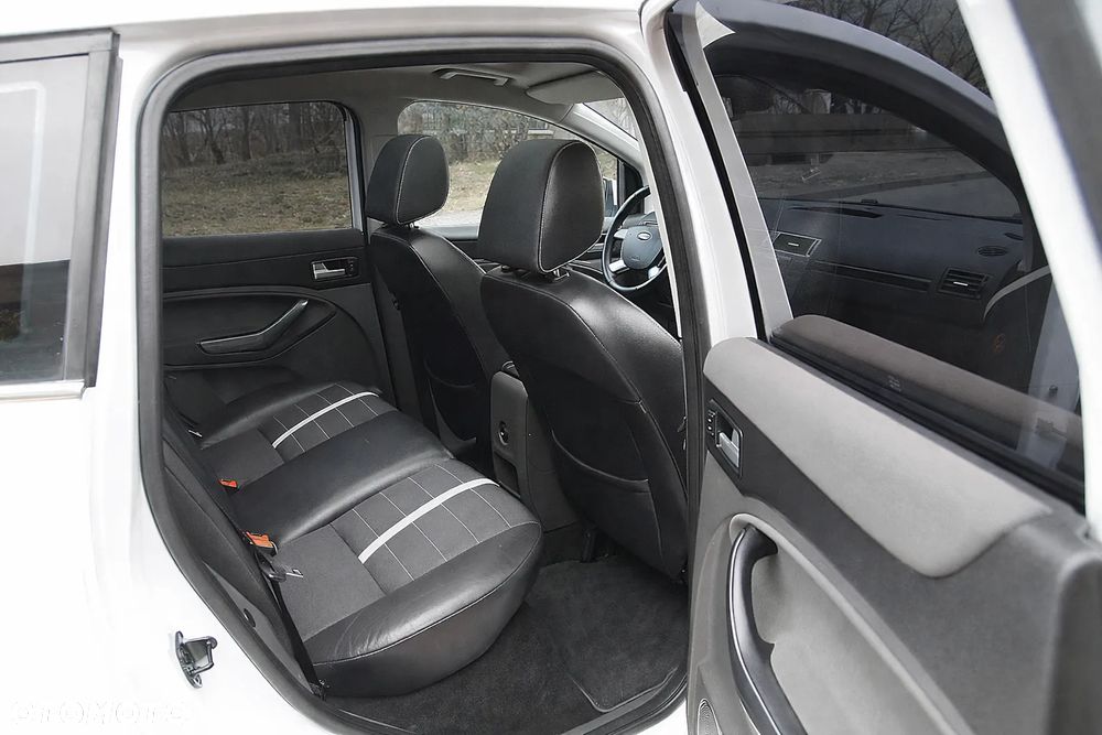 Ford Kuga 2.0 TDCi 4x4 Titanium - 19