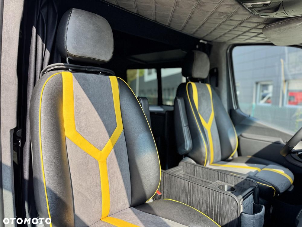 Mercedes-Benz Sprinter - 12