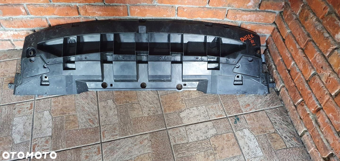 DACIA DUSTER III PLYTA POD ZDERZAK - 1