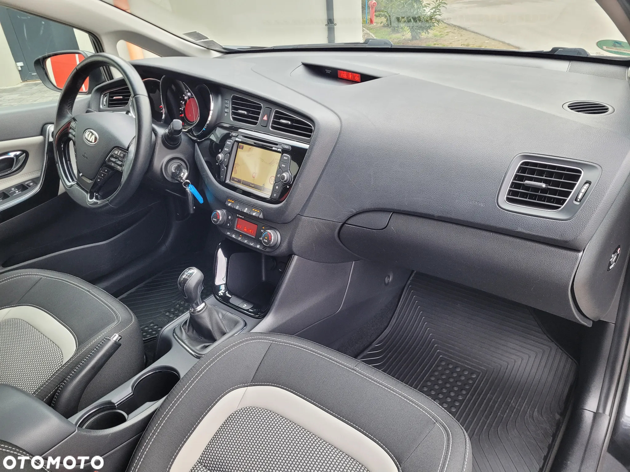 Kia Ceed 1.6 CRDi 128 ISG SW Dream Team Edition - 26