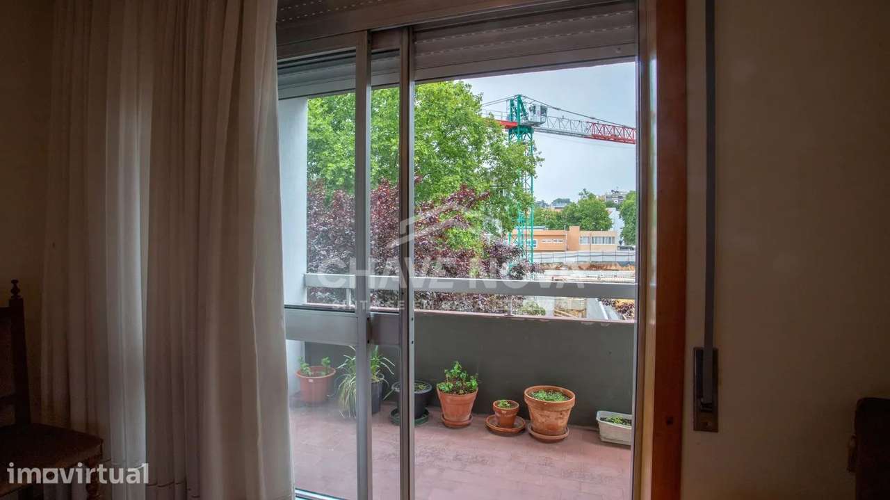 Apartamento T4 com L/G 2 carros frente ao metro Soares dos Reis - Gaia - Grande imagem: 5/27