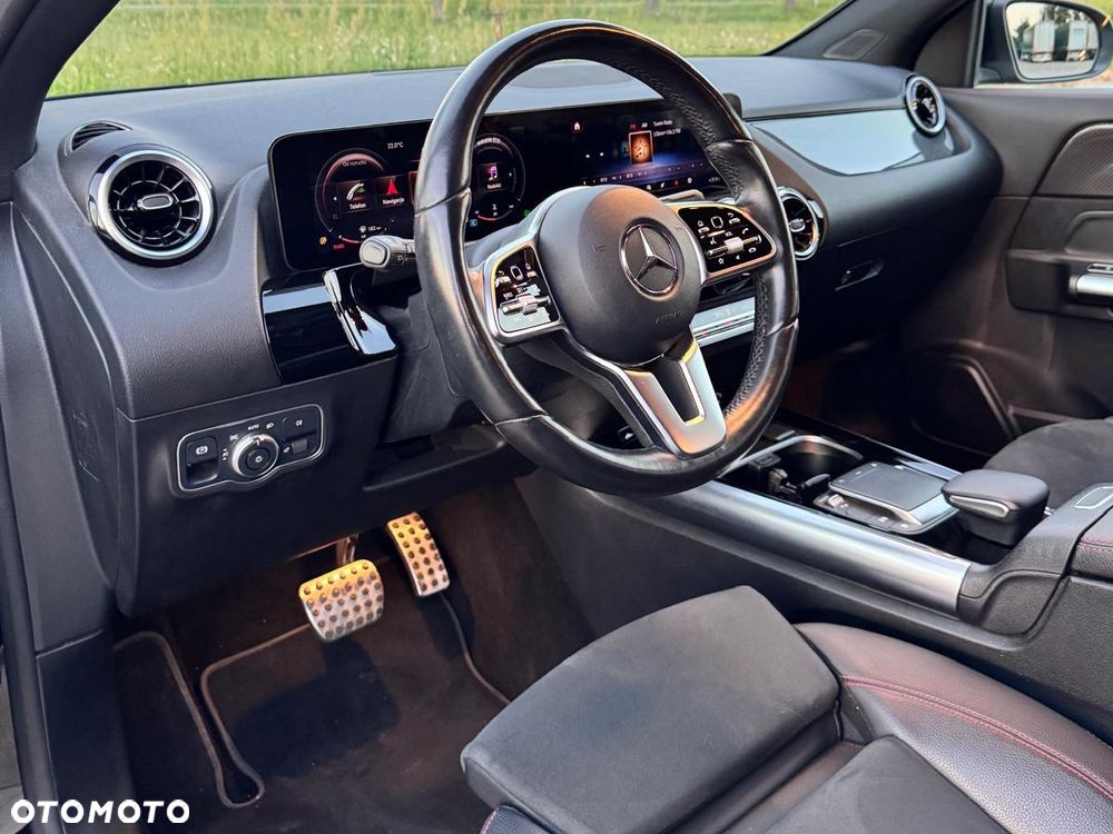 Mercedes-Benz GLA 250 8G-DCT AMG Line - 13