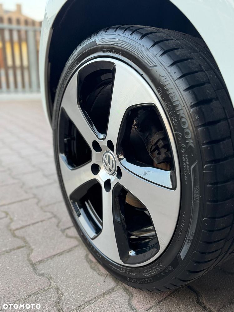 Volkswagen Golf 1.6 TDI BMT Highline DSG - 9