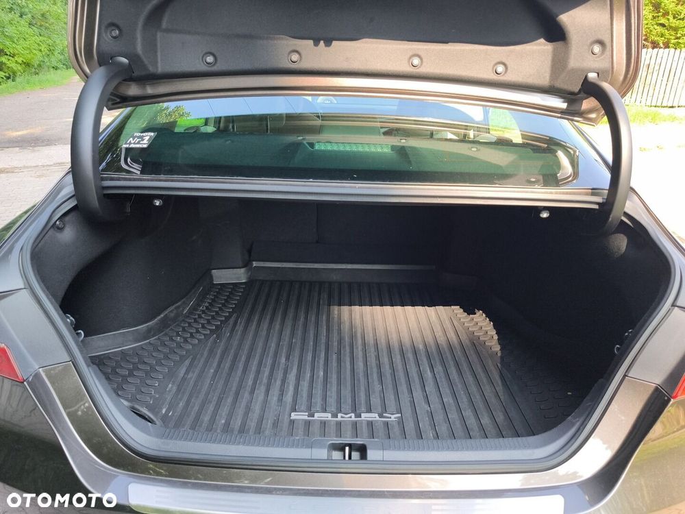 Toyota Camry 2.5 Hybrid Executive CVT - 13