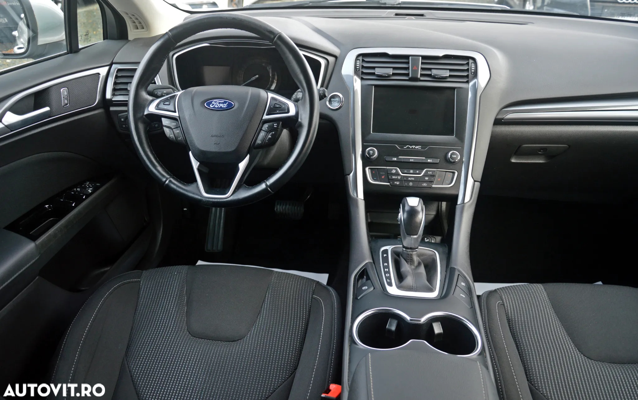 Ford Mondeo 2.0 HEV Titanium - 24
