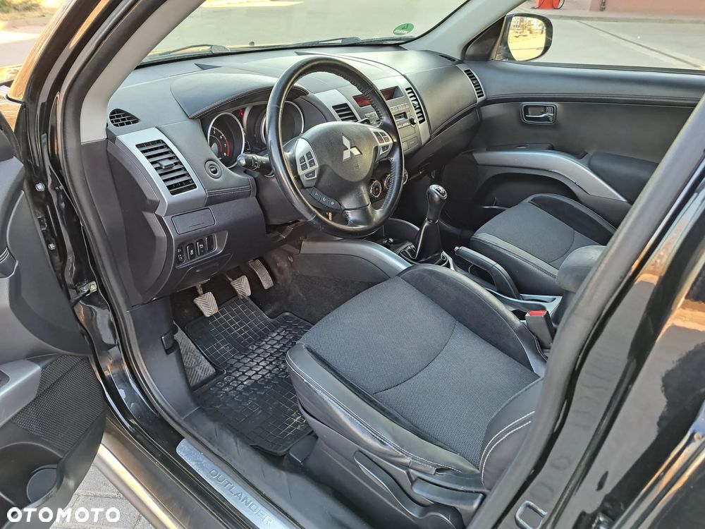 Mitsubishi Outlander - 16