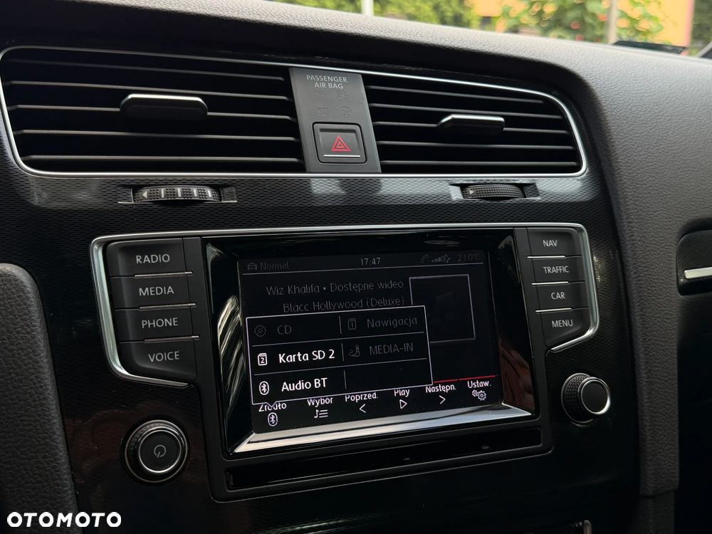 Volkswagen Golf - 33