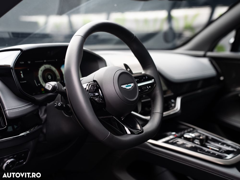 Aston Martin DBX - 22