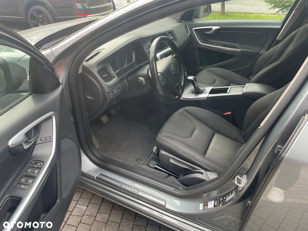 Volvo V60 D3 Momentum - 11