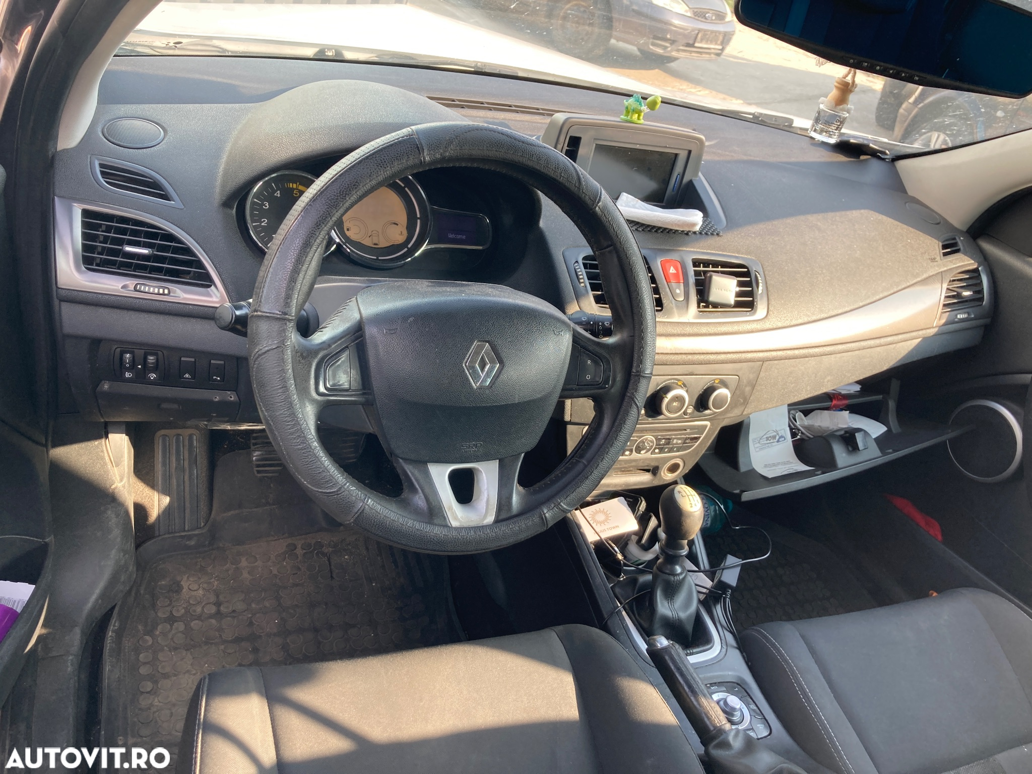 Dezmembrez Renault Megane 3 Combi 1.5 dCi Euro 5 2010 - 5