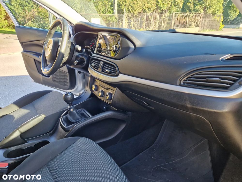 Fiat Tipo 1.4 T-Jet 16v Easy - 28