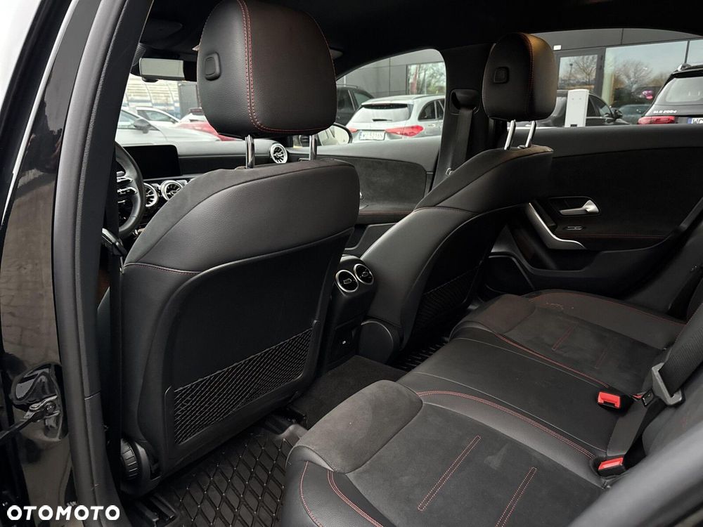 Mercedes-Benz Klasa A 220 4-Matic AMG Line 7G-DCT - 17