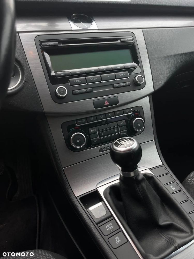Volkswagen Passat 2.0 TDI Comfortline - 16