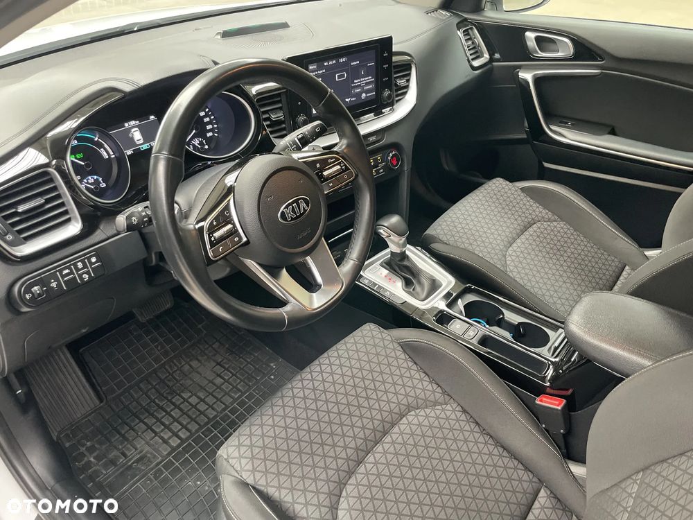 Kia Ceed 1.6 GDI PHEV L DCT - 10