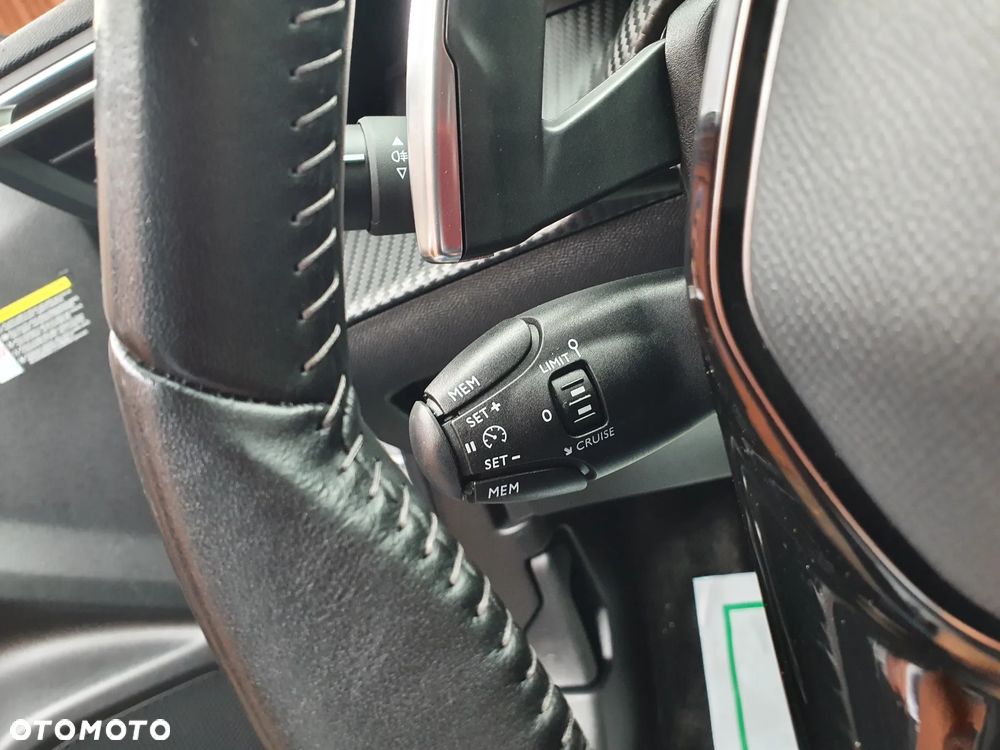 Peugeot 2008 PureTech 130 EAT8 Allure - 23