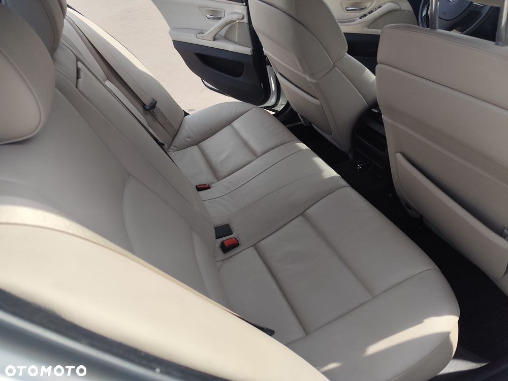 BMW Seria 5 528i - 10