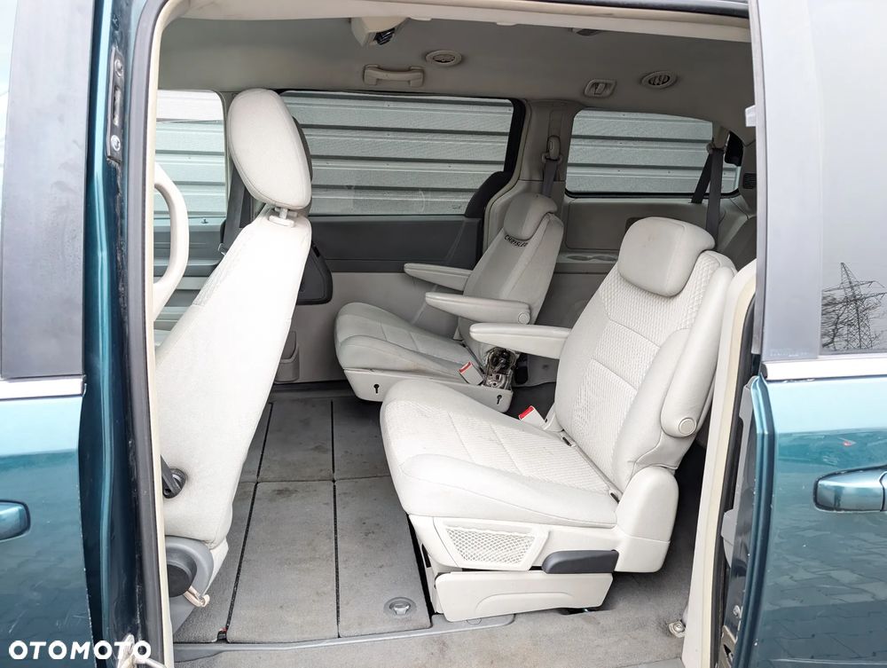 Chrysler Town & Country 3.3 LX - 13