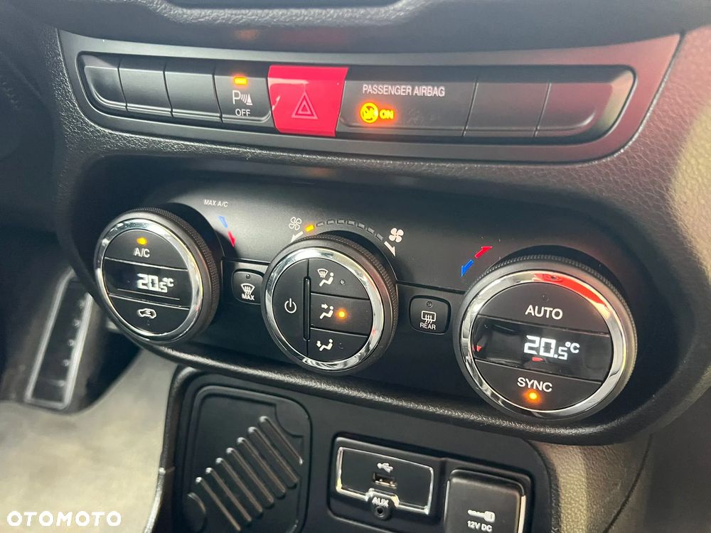 Jeep Renegade 1.6 E-torQ Longitude Adventure Edition - 19