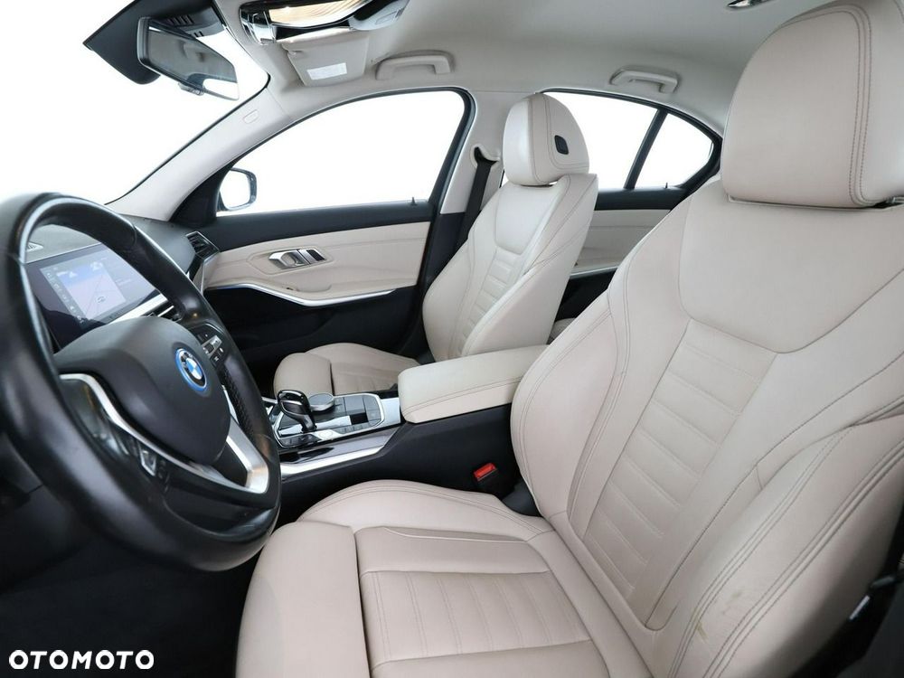 BMW Seria 3 320e PHEV M Sport - 15