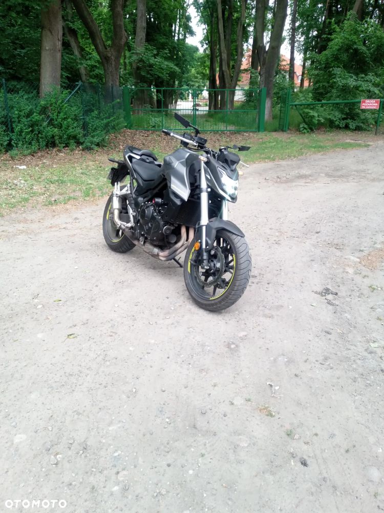 Honda CB - 1