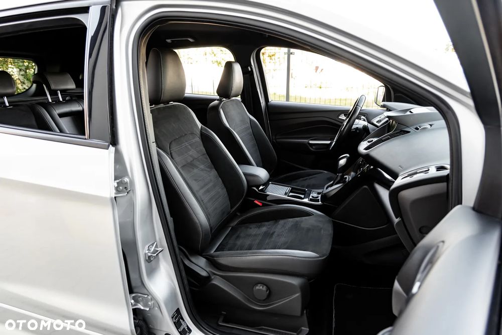 Ford Kuga 2.0 TDCi 4x4 ST-Line - 28