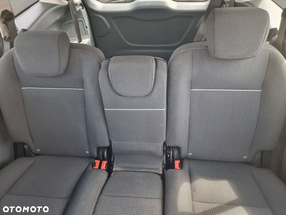 Ford Grand C-MAX - 12