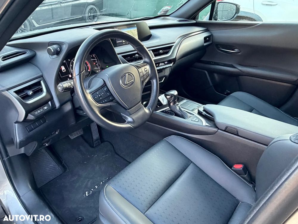 Lexus UX - 7