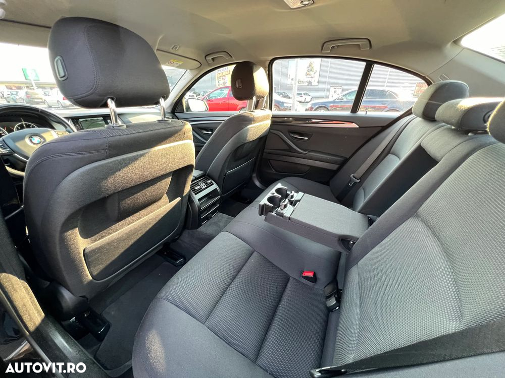 BMW Seria 5 520d xDrive - 32