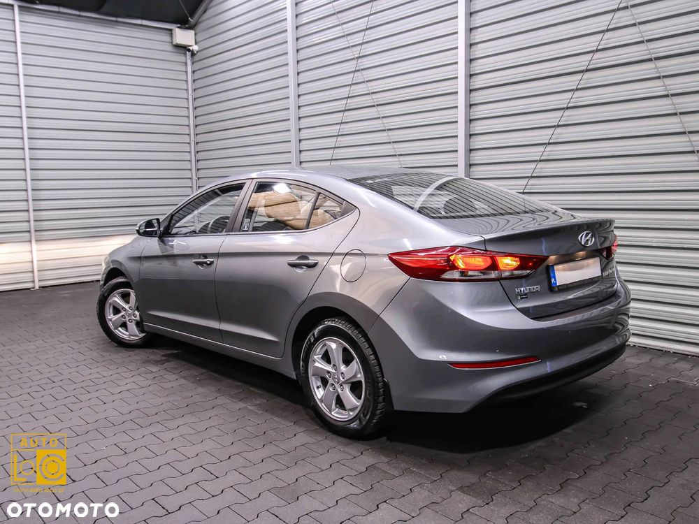 Hyundai Elantra 1.6 Comfort - 4