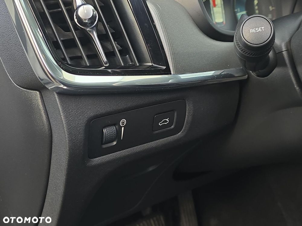 Volvo V90 D5 SCR AWD Inscription - 16