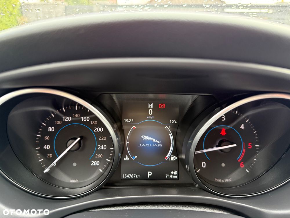 Jaguar XE 20d AWD R-Sport - 23