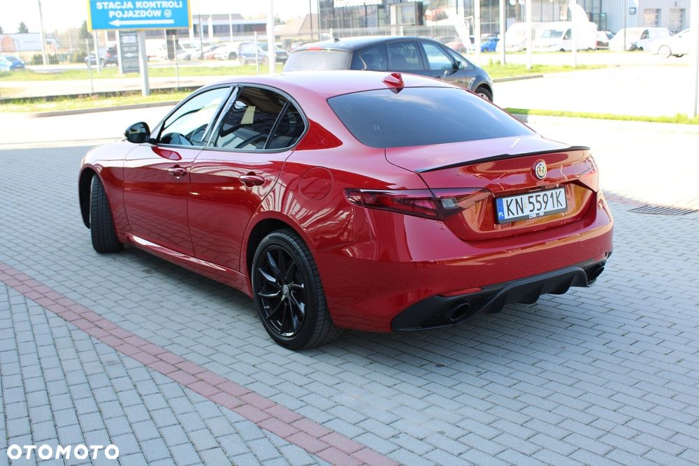 Alfa Romeo Giulia 2.0 Turbo 16V AT8-Q4 Veloce Ti - 10
