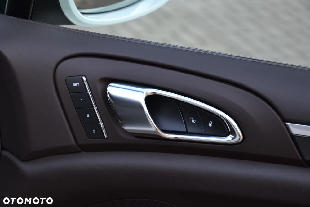 Porsche Cayenne Diesel Platinum Edition - 33