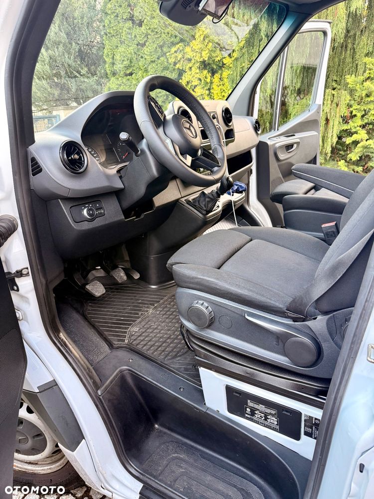 Mercedes-Benz Sprinter - 8