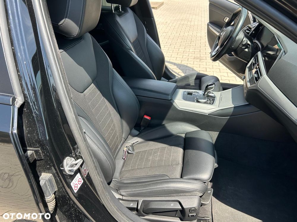BMW Seria 3 320d xDrive M Sport sport - 25