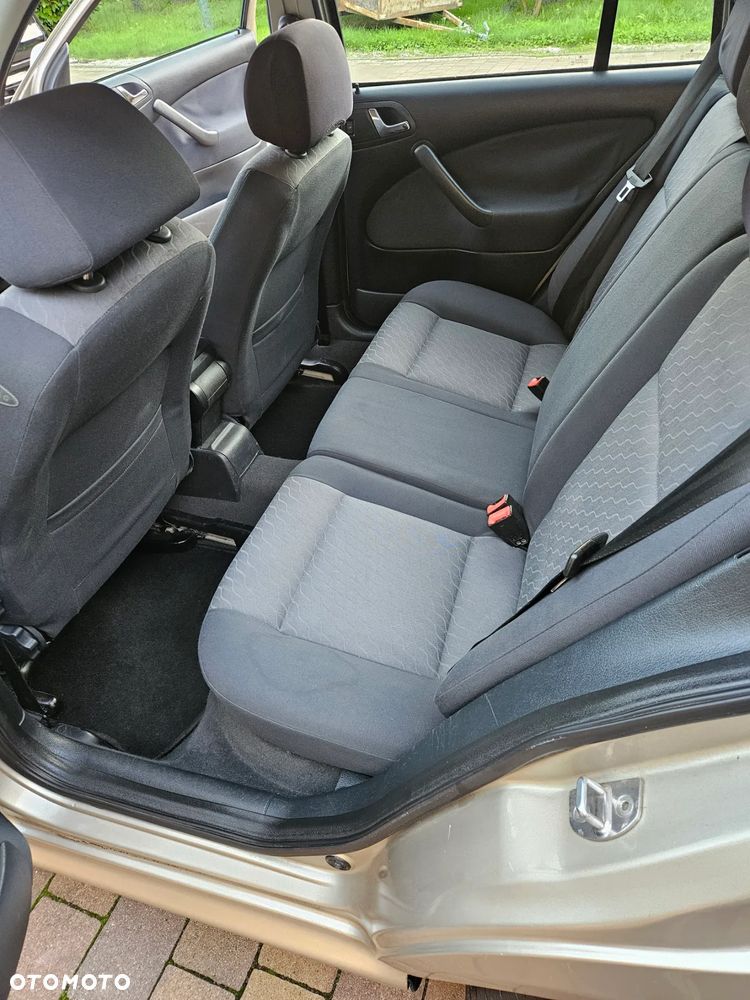 Skoda Octavia 1.6 Ambition - 16