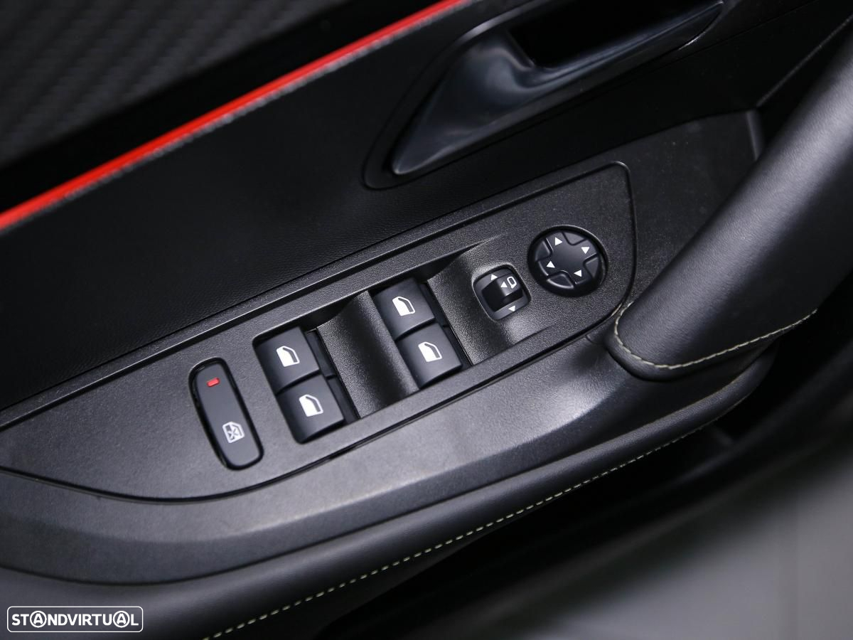 Peugeot e-2008 50 kWh GT - 13