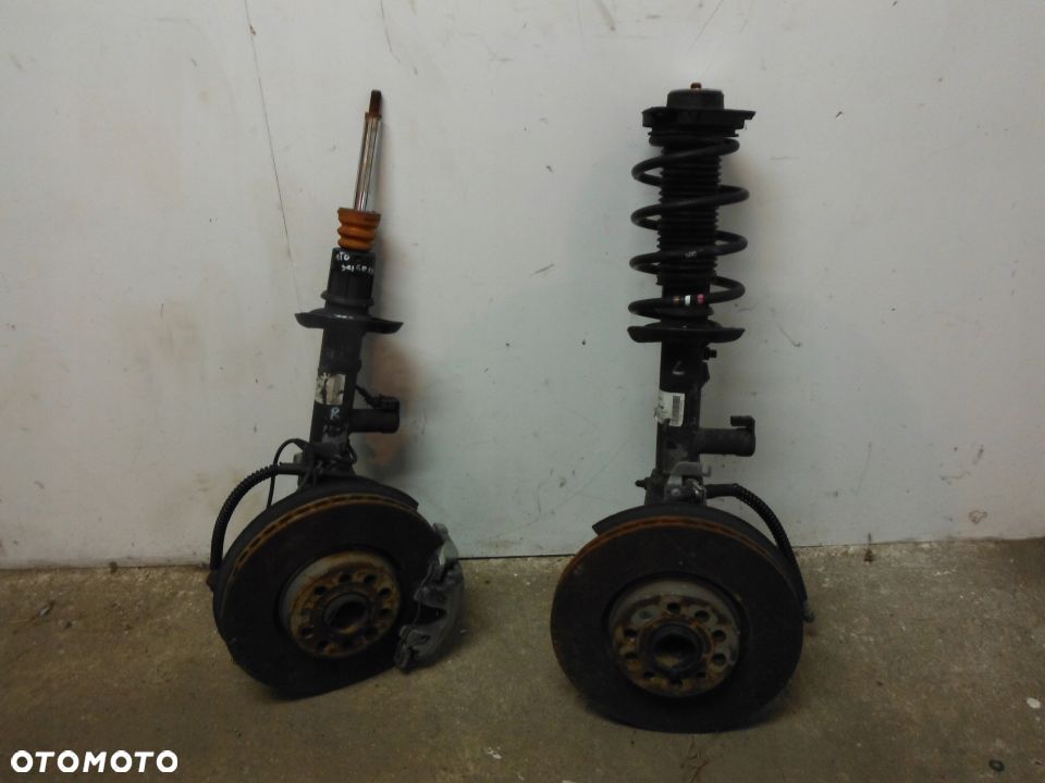 Vw Scirocco 1T0 Zawieszenie MC person prawe - 1