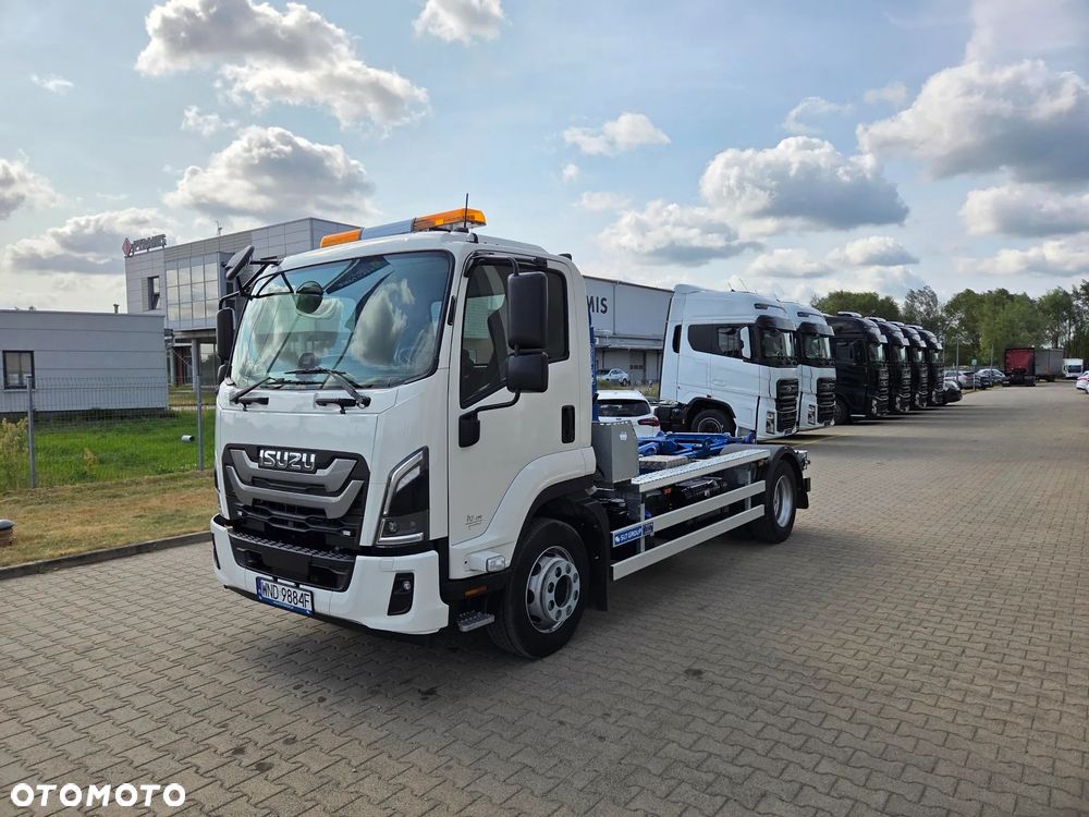 Isuzu F12 - 2
