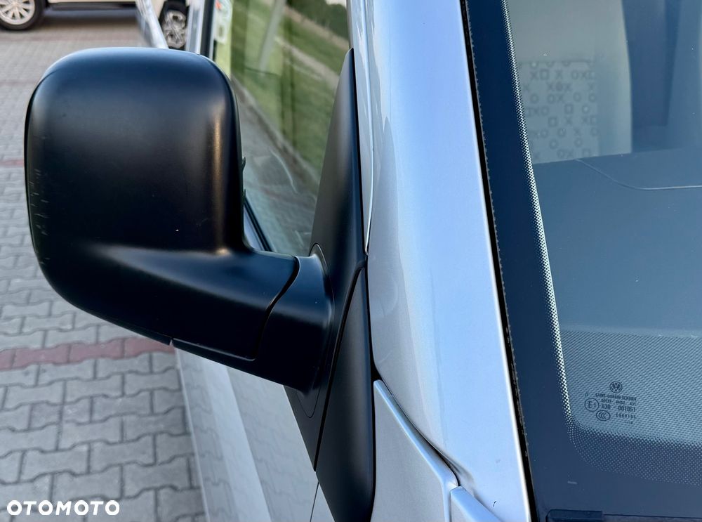 Volkswagen Caravelle - 23