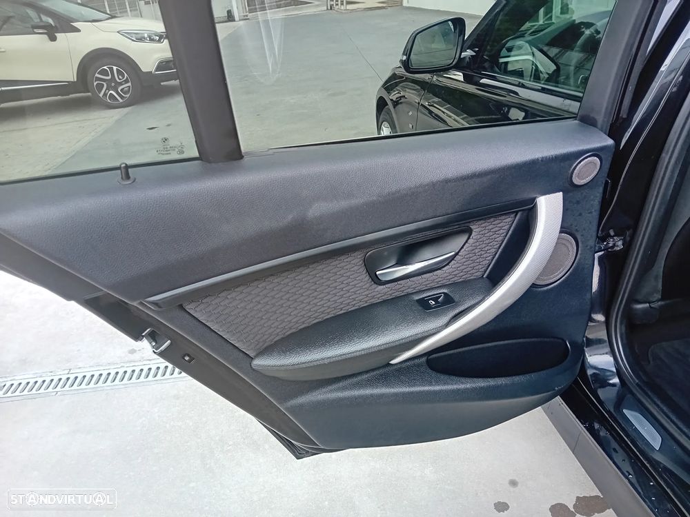BMW 320 d Auto Pack M - 48