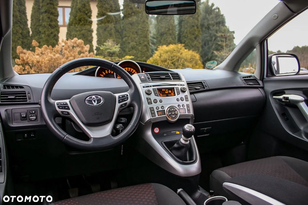 Toyota Verso 2.0 D-4D Executive - 23